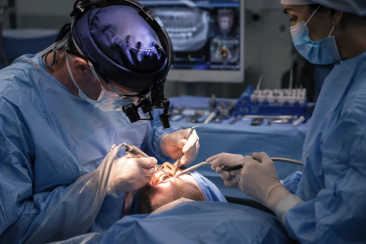 Immediate Dental Implants After Extraction