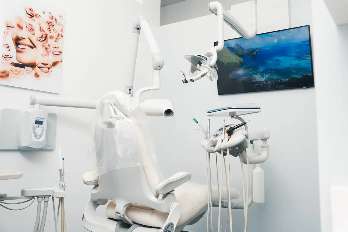 Omni Dental treatment room in Arlington Heights, IL